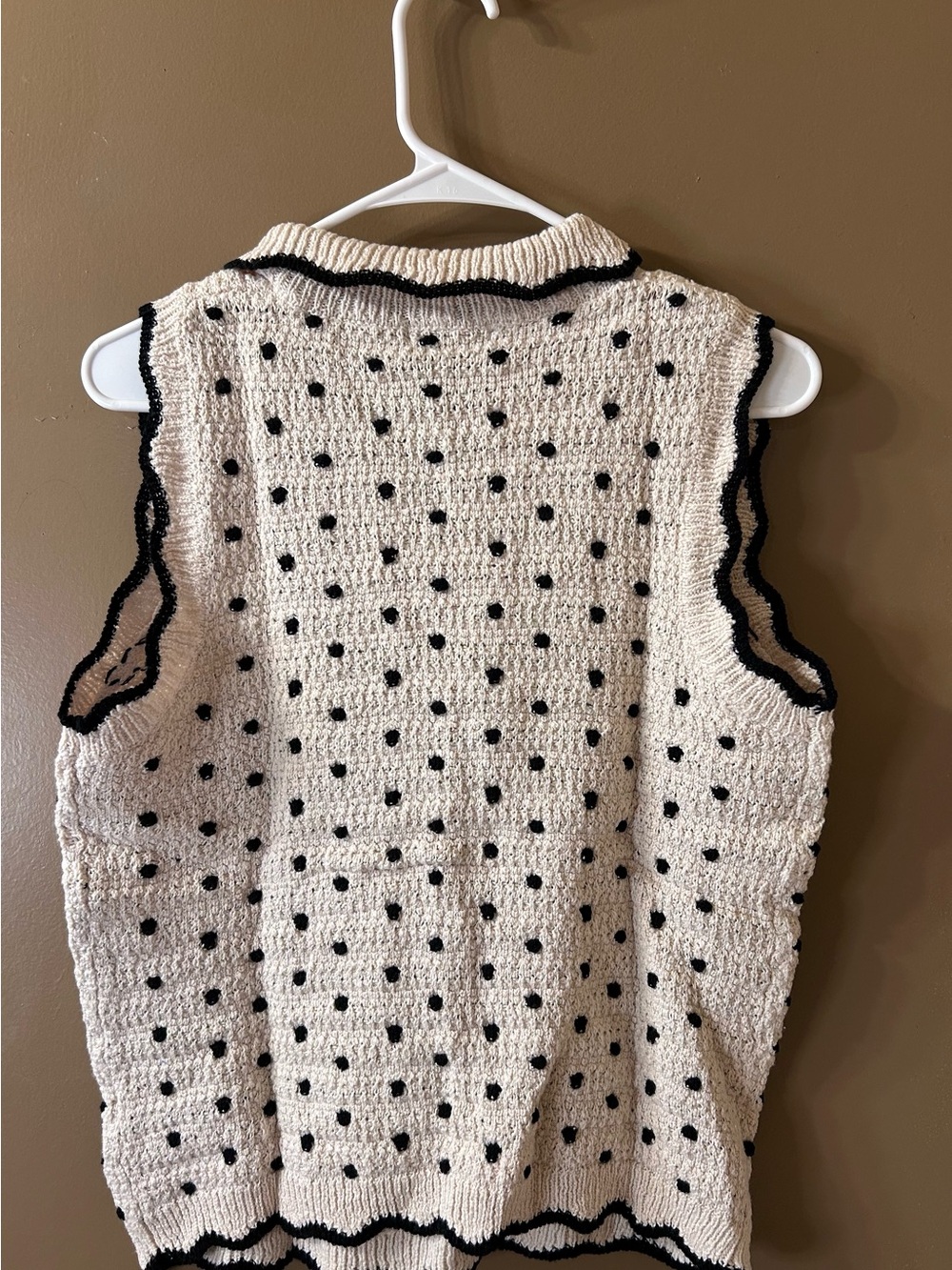 Wit & Wisdom Cream Knit Sleeveless Polka Dot Tank with Black Trim - Picture 8 of 9